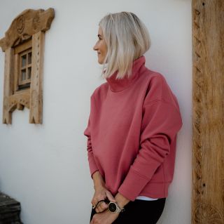 Seznamte se, nová Mabel 💋. Ta, co tě obejme a nic vlastně ani nechce, max tě zahřát 🤗. Kratší verze, protože miluje vysoké...