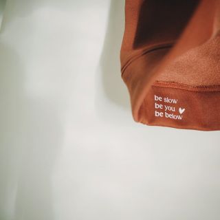 Ráda bych řekla něco smysluplného, ale není co 😁. Tak snad jen by se možná hodilo: be slow be you be below 💋. PS: miluji...